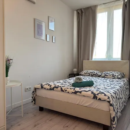 Apartel24pl Brodno M2 Metro Wifi Netflix ワルシャワ